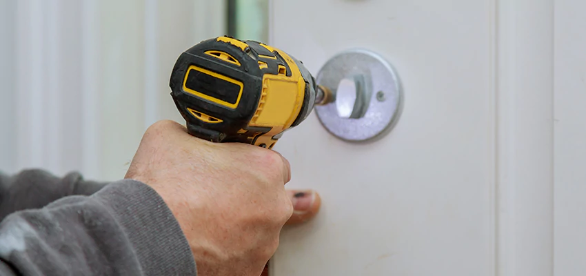 Street Locksmith For Smart Lock Repair in Visalia, CA
